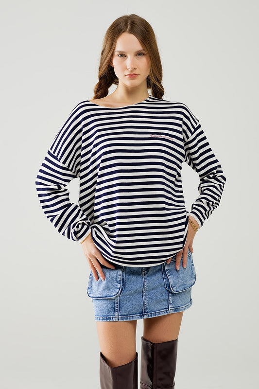 pull en maille fine rayée bleu marine avec col bateau