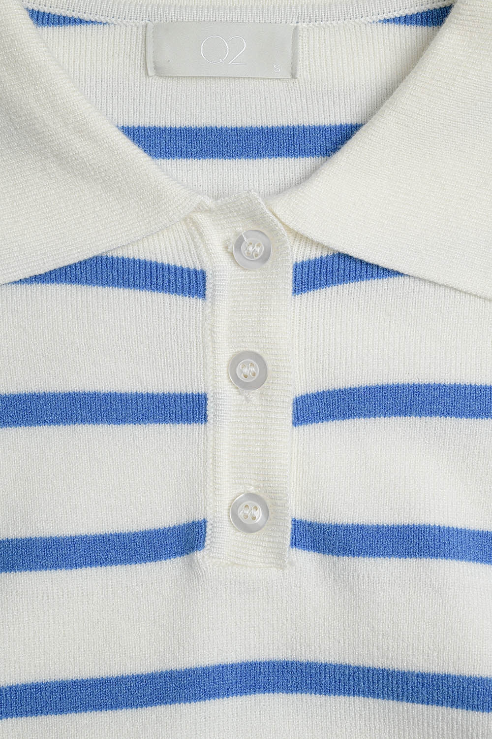 polo en tricot doux à rayures bleues