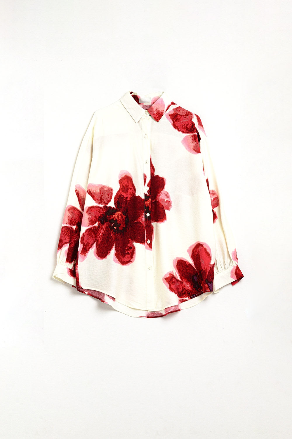 Chemise décontractée en beige avec imprimé de fleurs tropicales en rouge