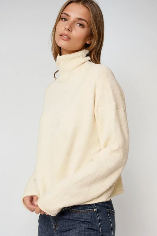 pull-over décontracté à col montant crème et duveteux
