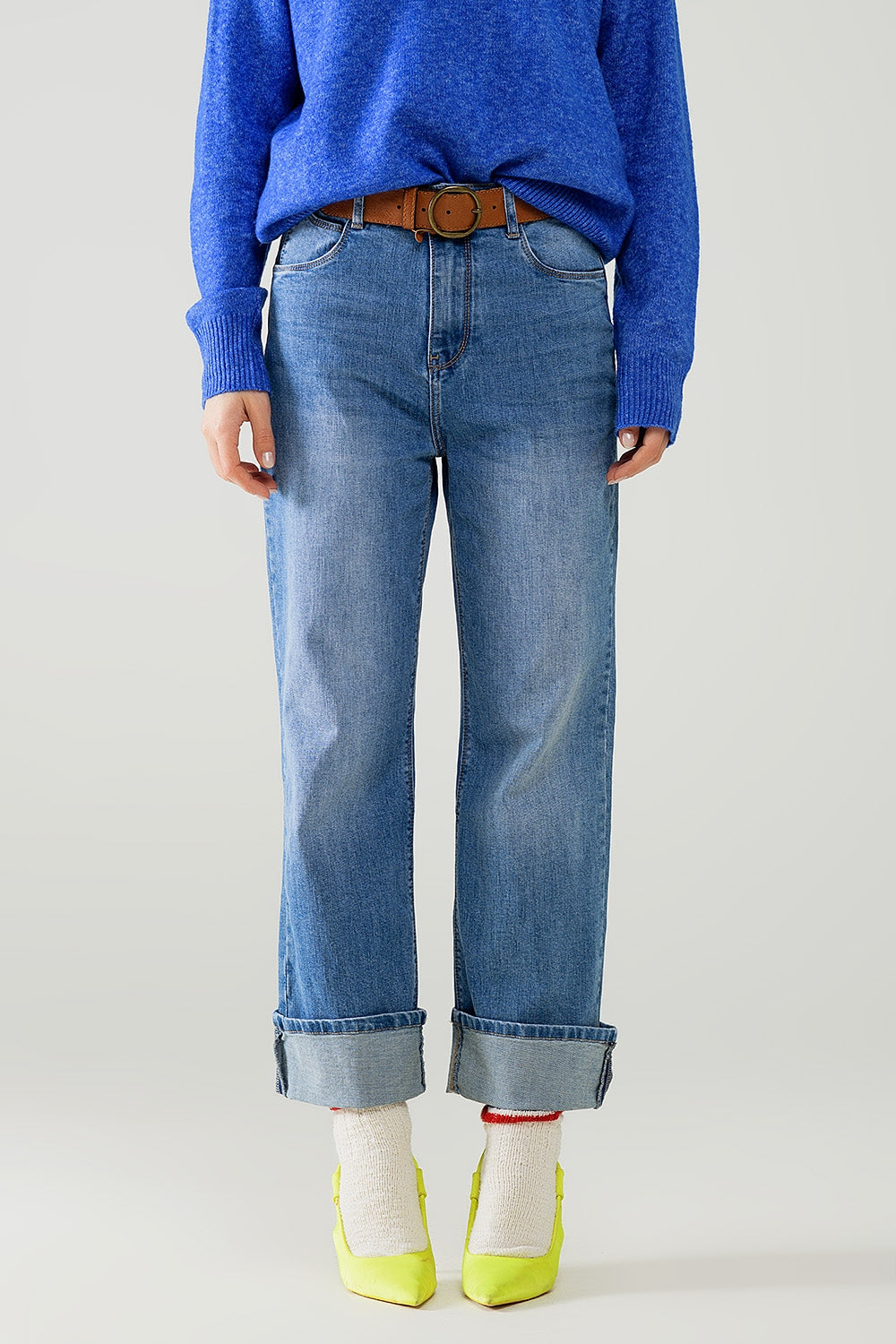jeans à coupe droite et à revers avec délavage moyen