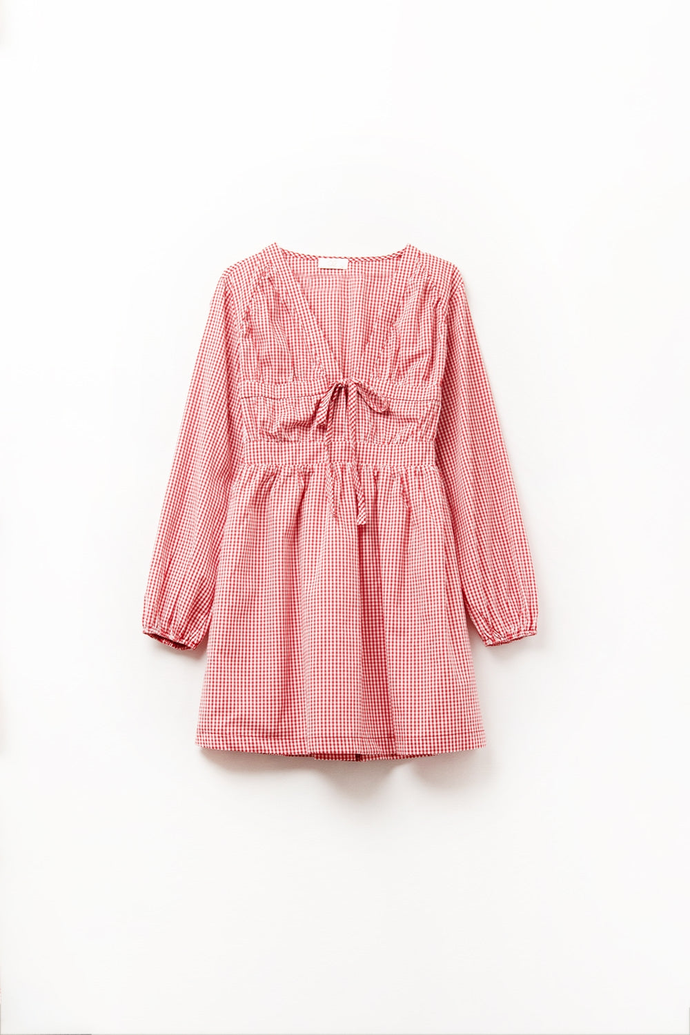 Mini robe vichy à nouer sur le devant en rouge