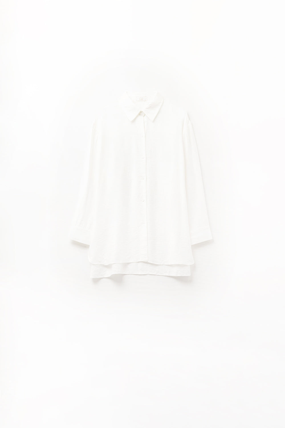 Chemise à coupe décontractée manches longues en blanc
