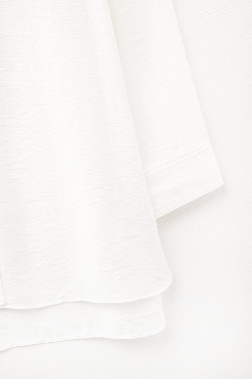 Chemise à coupe décontractée manches longues en blanc