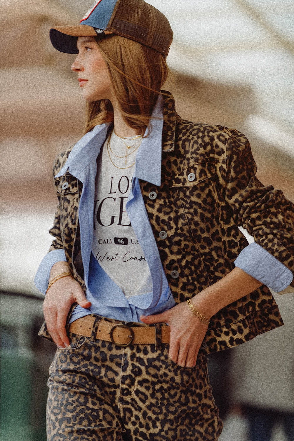Veste marron avec imprimé léopard en tissu denim