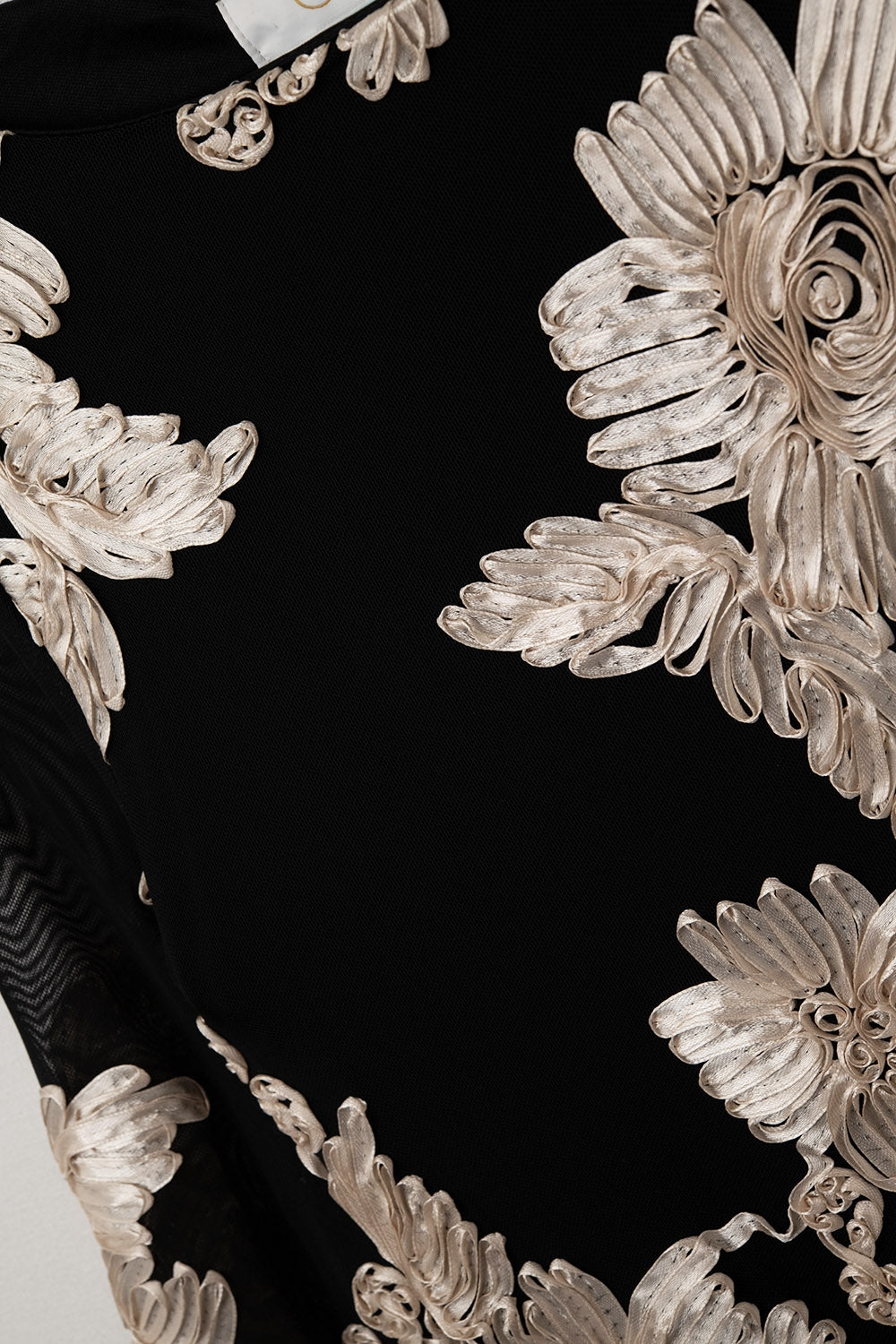 robe mini en chiffon noir avec brocart floral