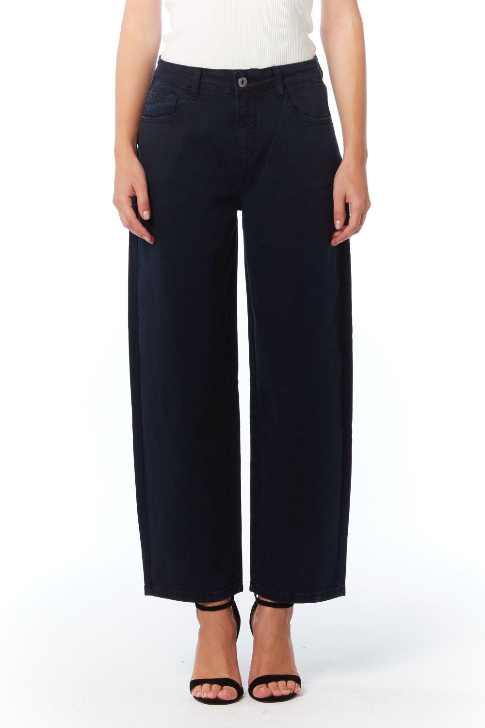 Jean stretch confortable avec jambe droite en noir
