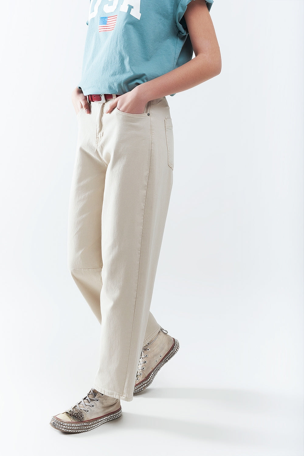 jean stretch confortable avec jambe tonneau en beige