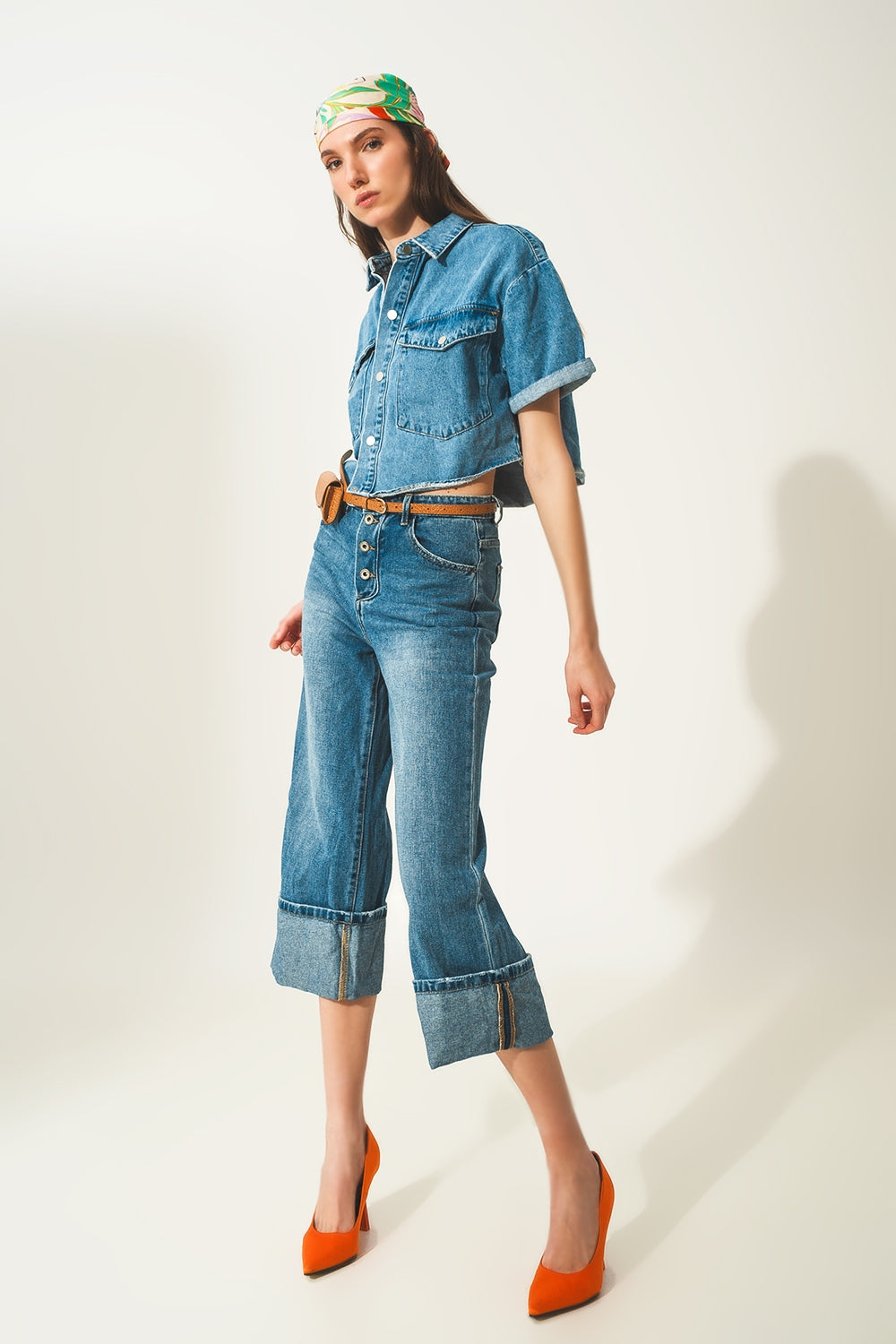 veste courte en denim bleu moyen