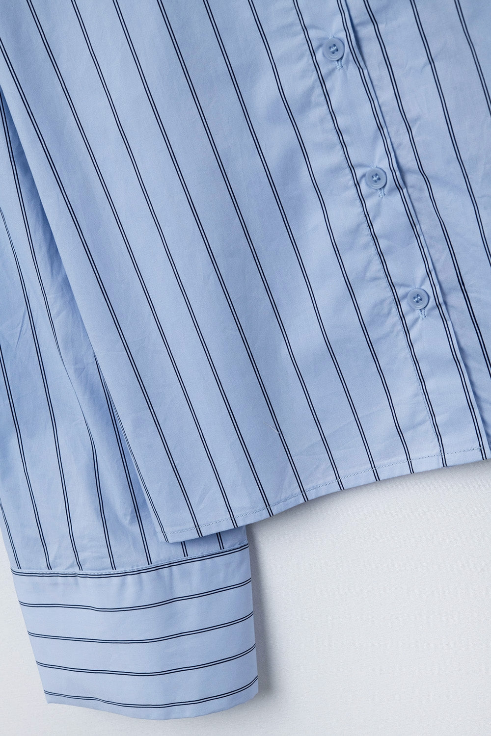 chemise courte en popeline rayée bleue