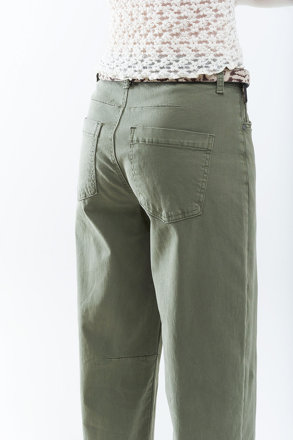 Pantalons droits longueur cheville en kaki avec détail de couture au genou