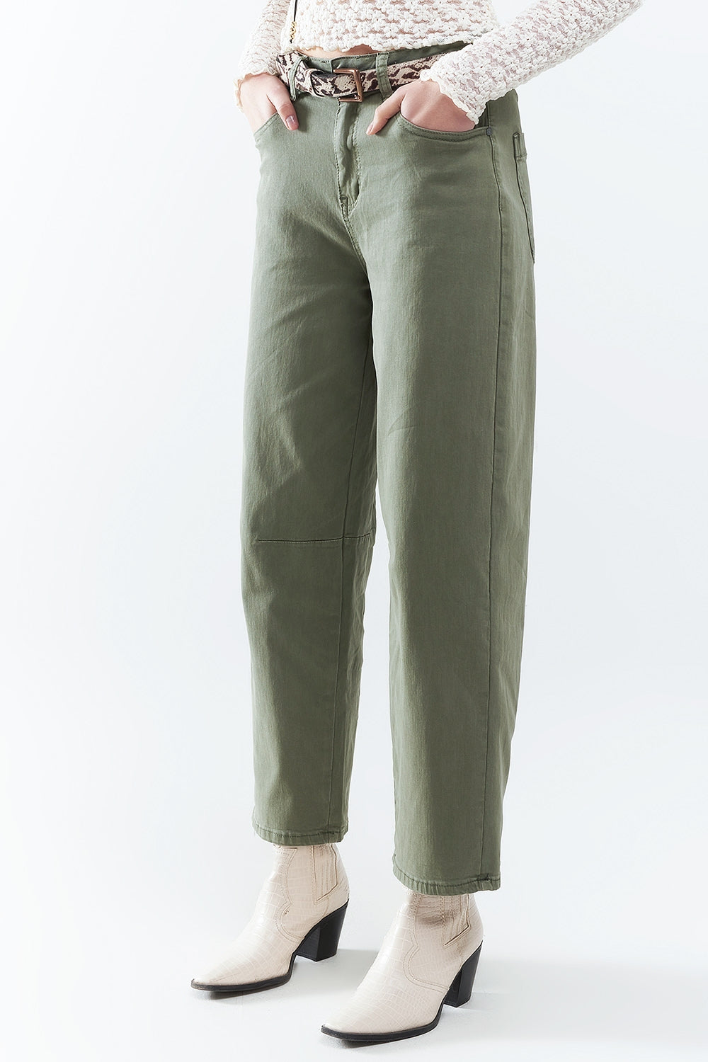 Pantalons droits longueur cheville en kaki avec détail de couture au genou