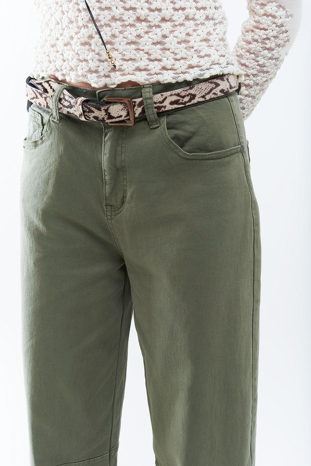 Pantalons droits longueur cheville en kaki avec détail de couture au genou