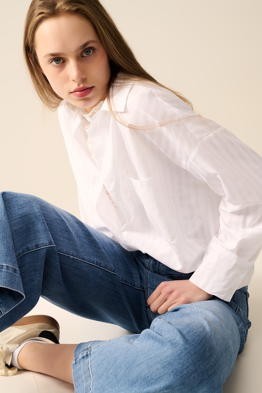 Blouse blanche à rayures relaxées