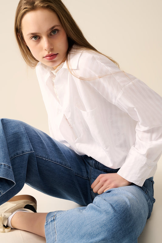 Blouse blanche à rayures relaxées