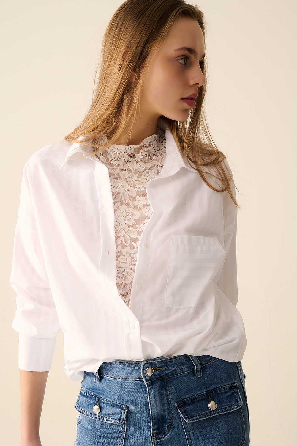 Blouse blanche à rayures relaxées