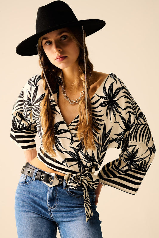 Haut court en blanc avec motif tropical en noir