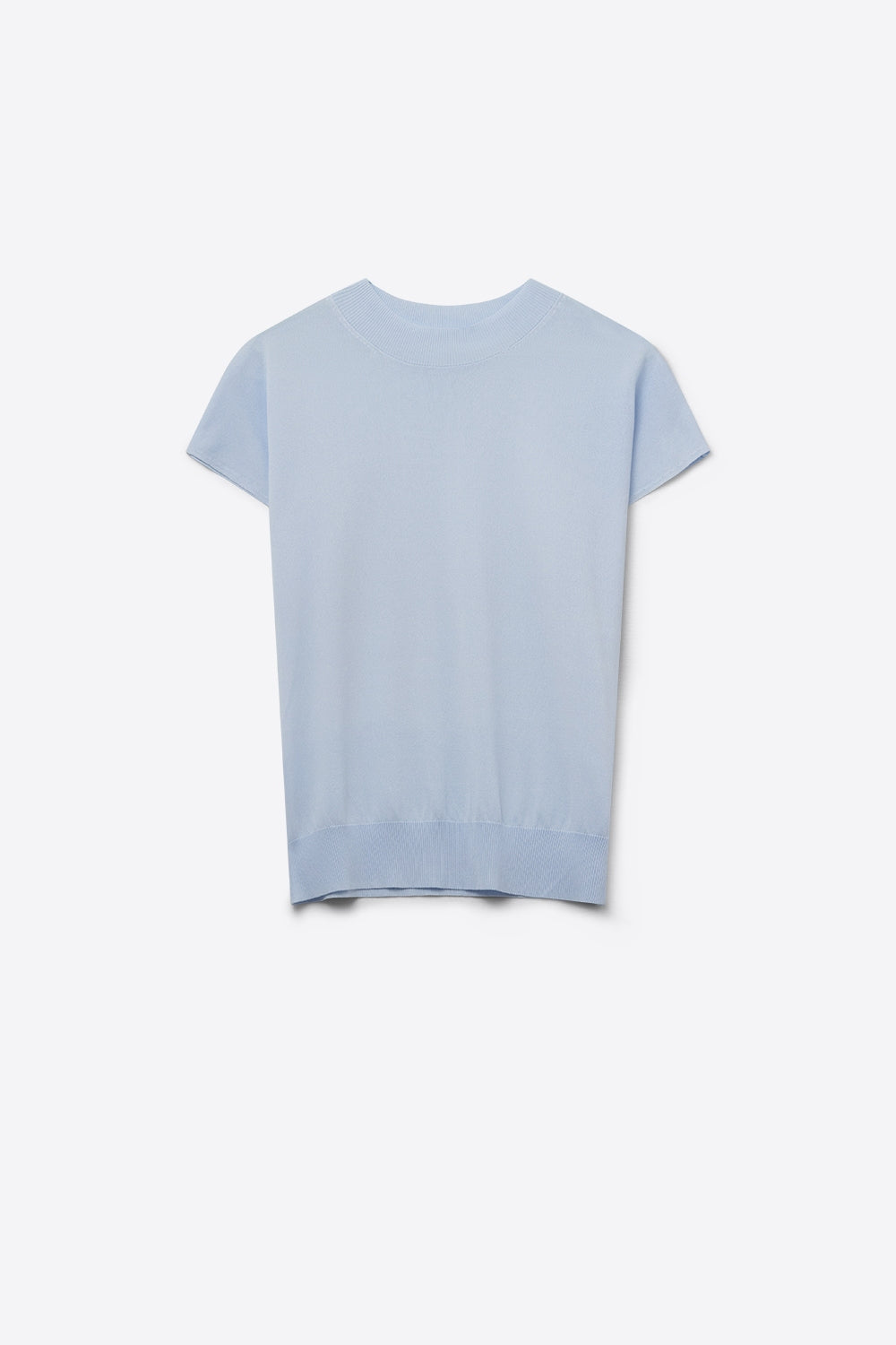 Pull bleu ciel à col roulé et manches courtes ajustées