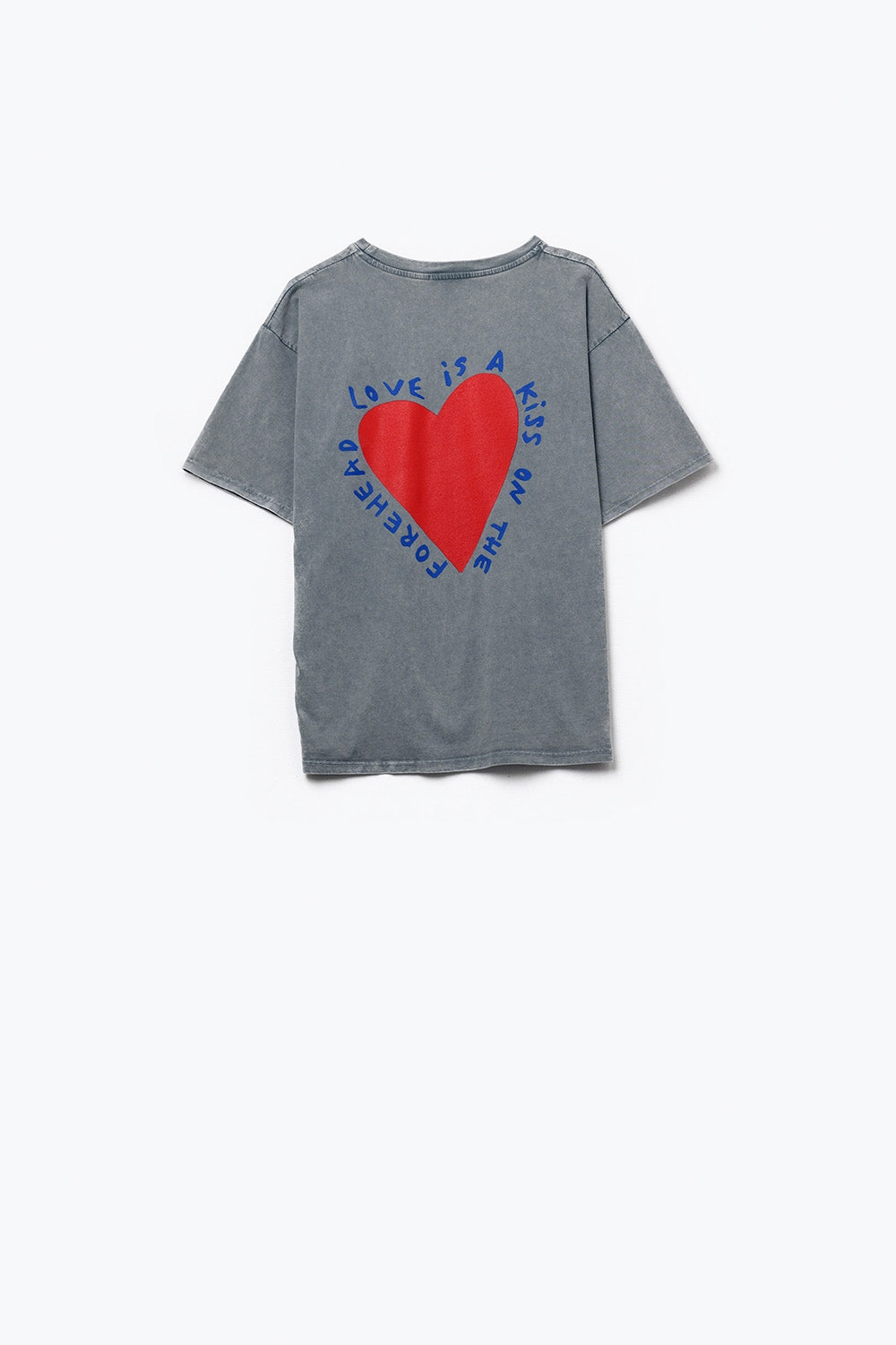 T-shirt gris orné d'un motif en forme de cœur sur le devant et le dos