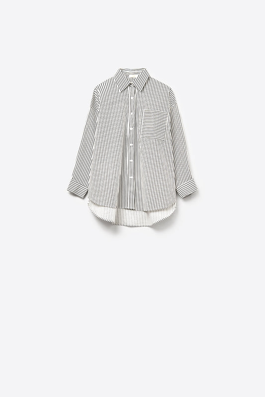 Chemise oversize à rayures et poche poitrine en noir et blanc