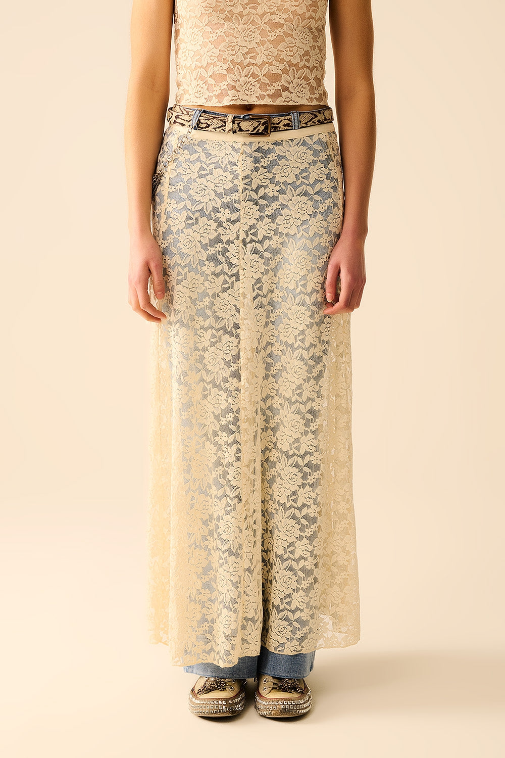 Jupe maxi en dentelle beige avec motif floral