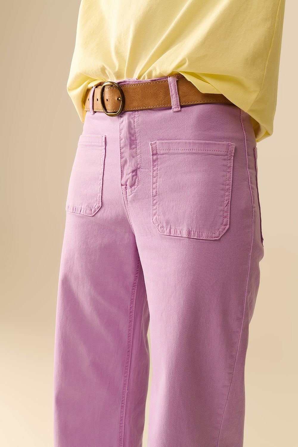 pantalon lilas à jambe droite avec poches avant