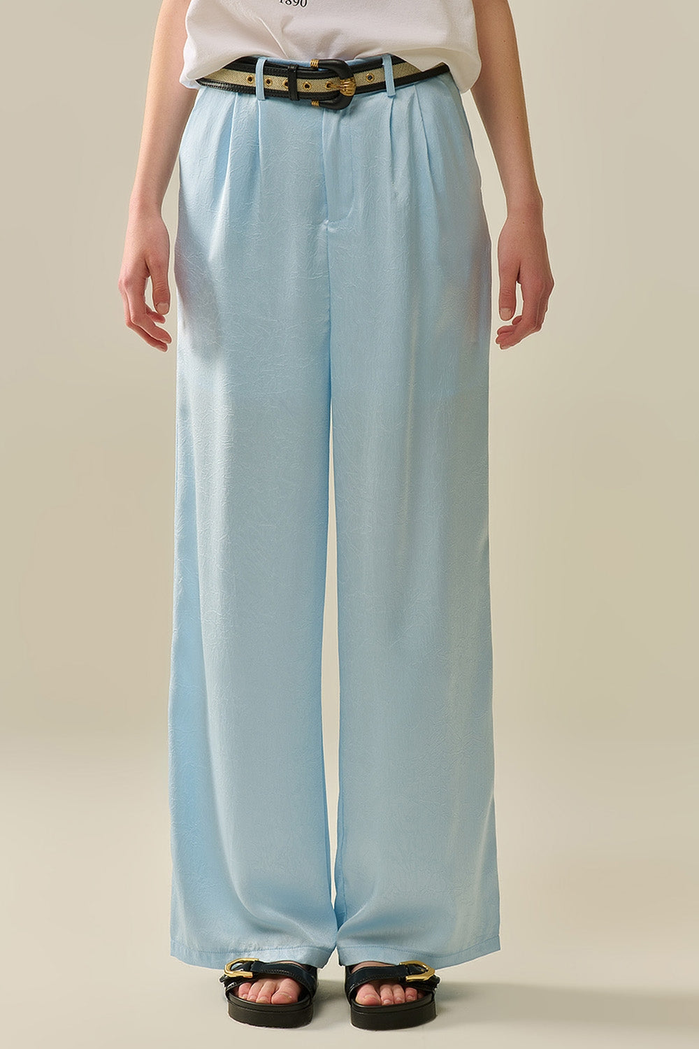 Pantalon en satin sur mesure à jambes larges en bleu bébé