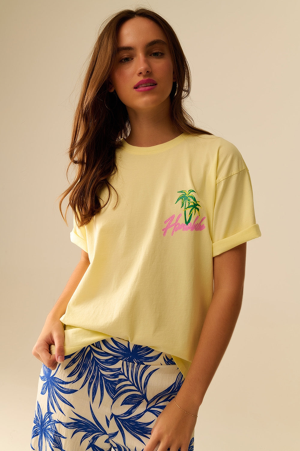 T-shirt jaune fabriquée en Italie avec motif Honolulu