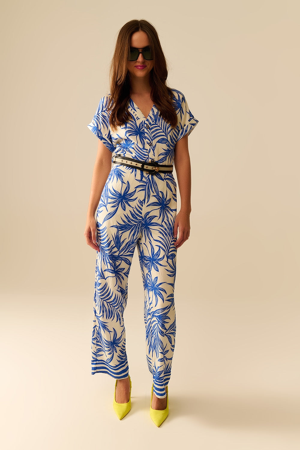 Combinaison à manches courtes motif tropical en bleu et blanc