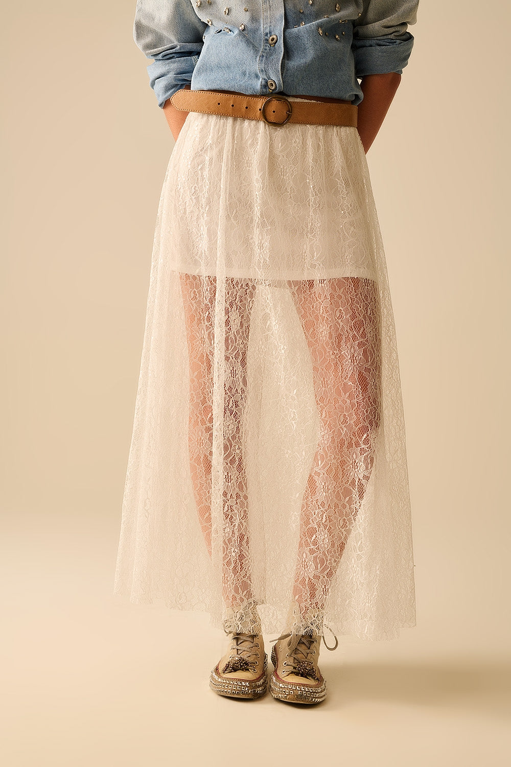 Jupe maxi en dentelle blanche avec détails en paillettes