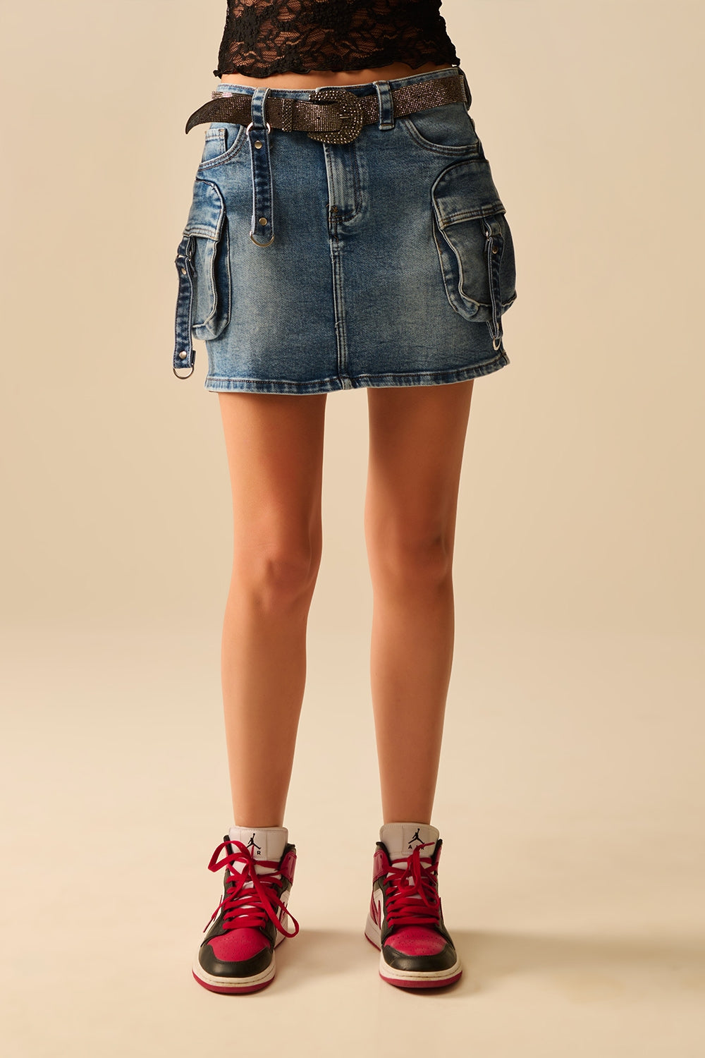 Jupe en jean cargo mini avec détails suspendus