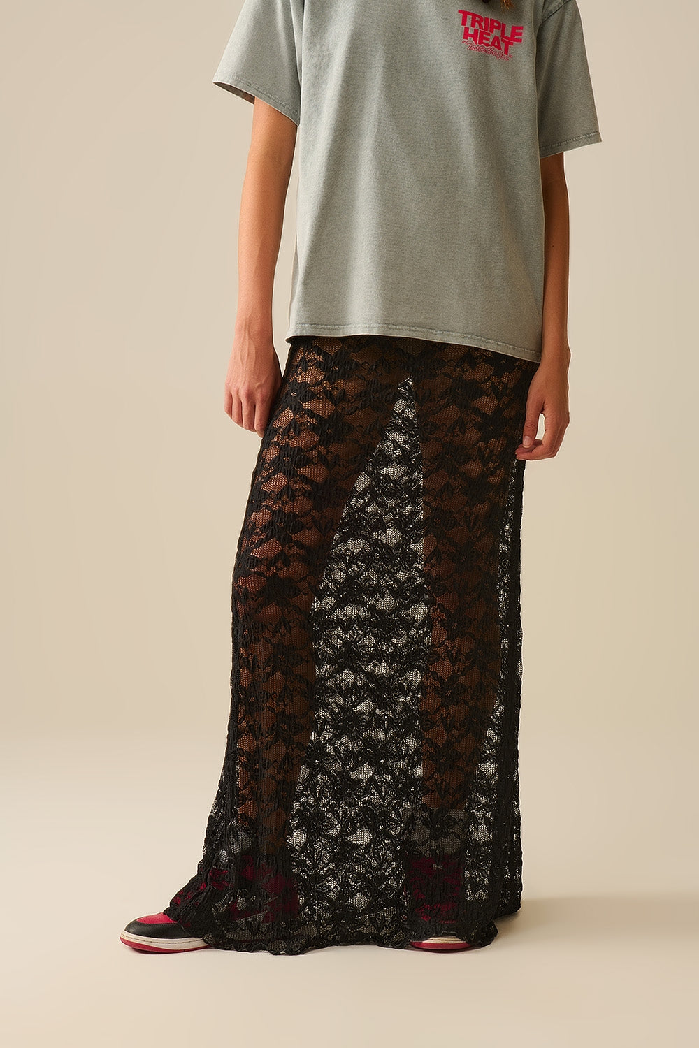 Longue jupe noire transparente de style bohémien