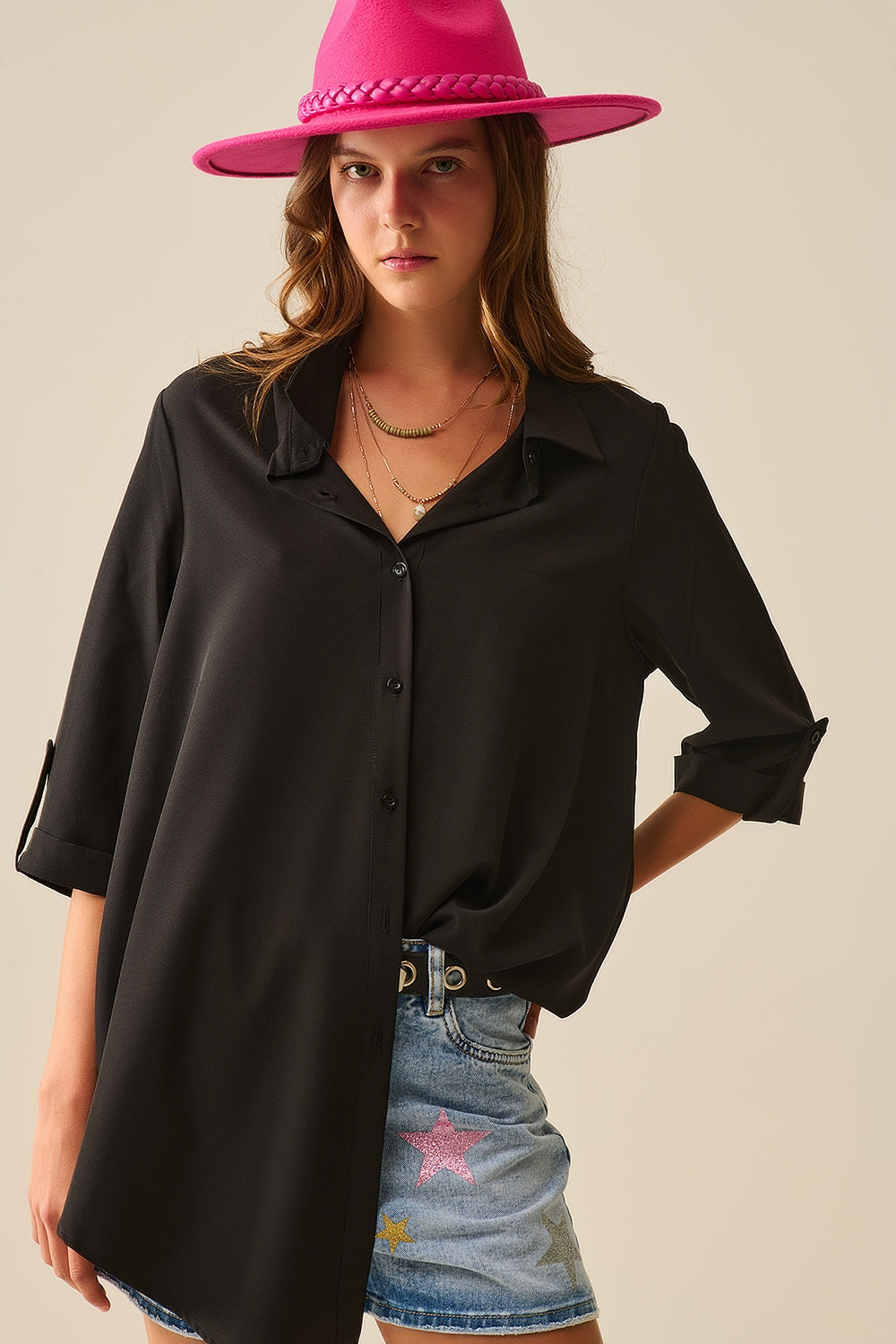 Chemise en tissu très doux et léger de couleur noire