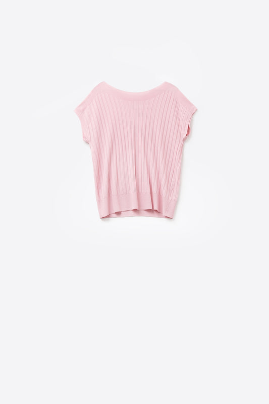 Pull tricoté en fines côtes roses avec col bateau