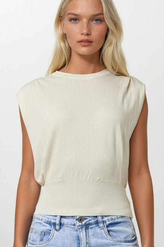 Top sans manches en tricot avec drapé aux épaules en beige