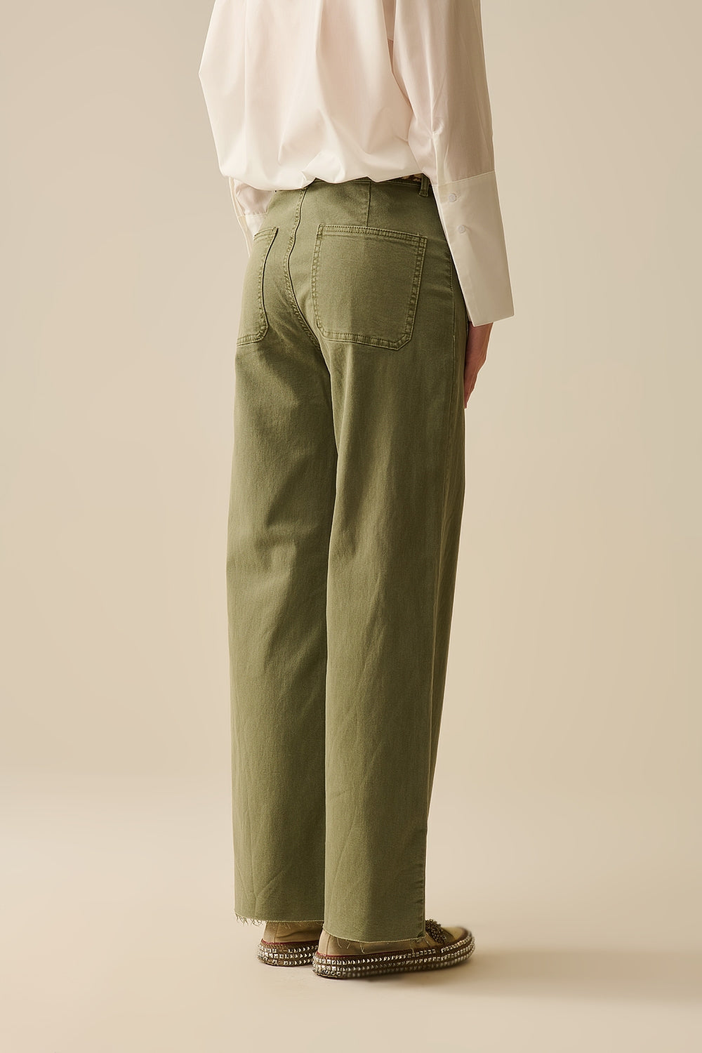 pantalon à jambes larges avec poches avant en Khaki