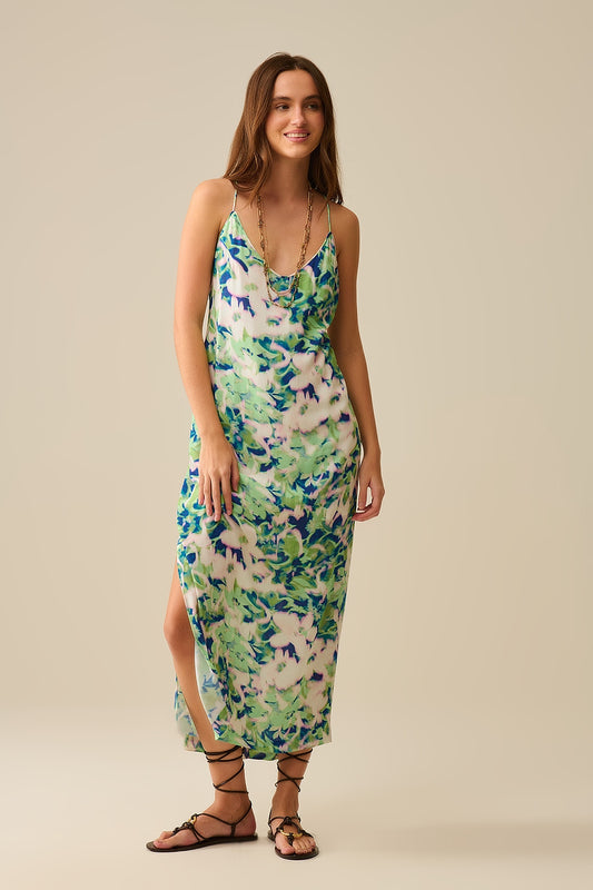 longue robe verte à imprimé floral avec large décolleté dans le dos