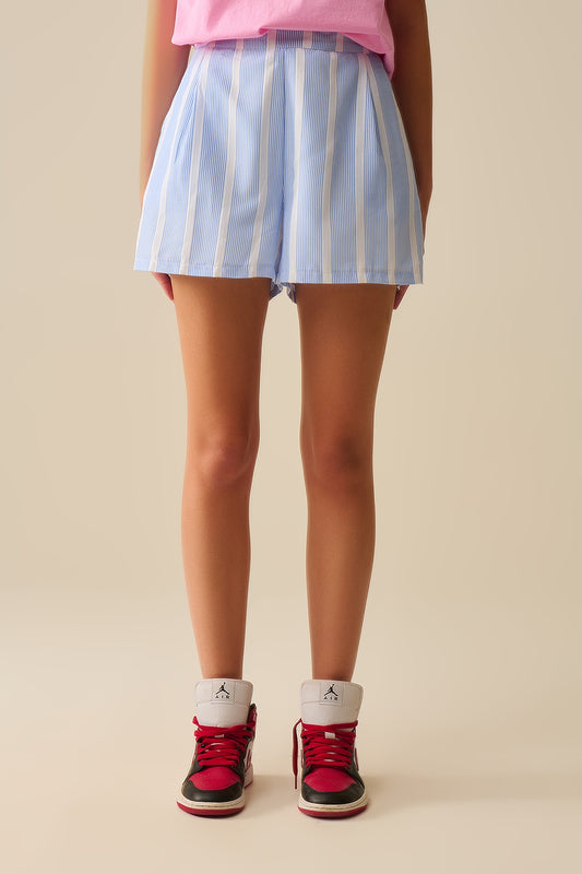 Short bleu et blanc avec poches latérales