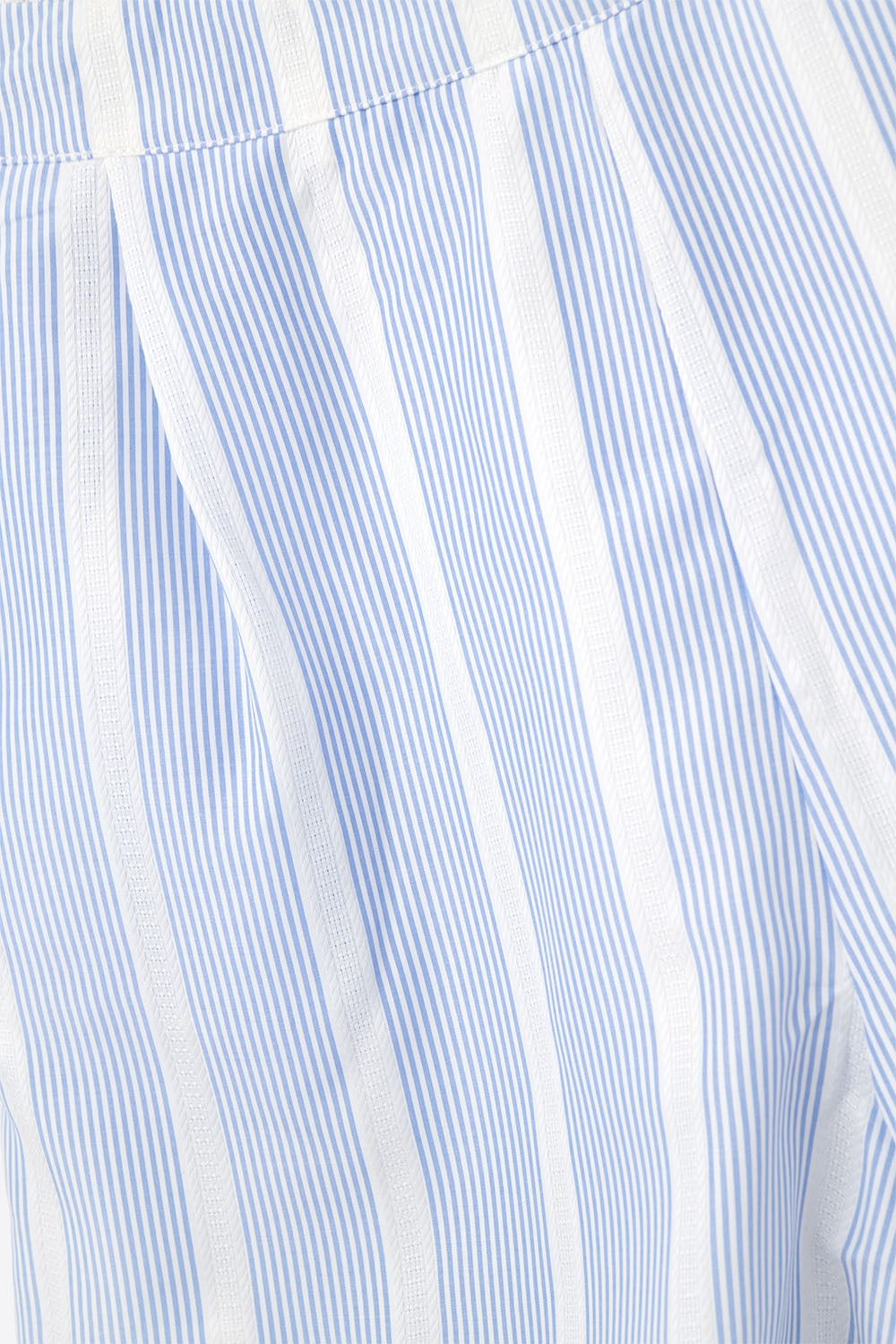 Short bleu et blanc avec poches latérales