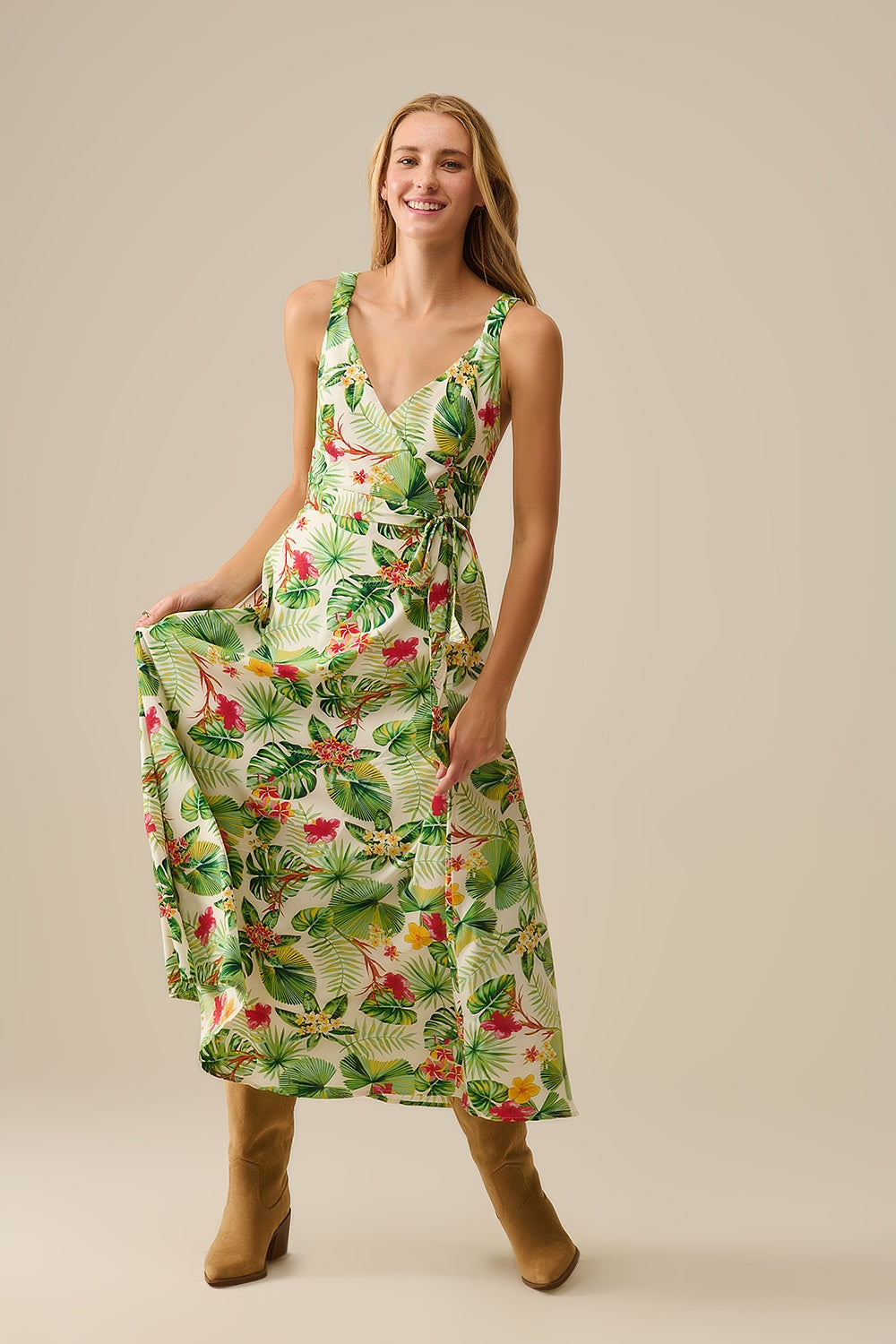 Robe longue enveloppante blanche à imprimé tropical