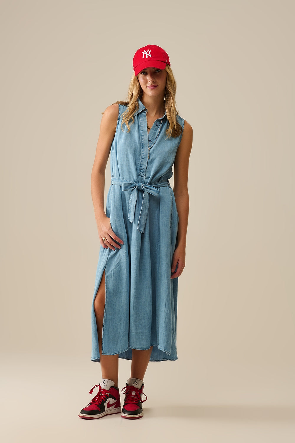 Robe chemise sans manches en tissu tencel en bleu