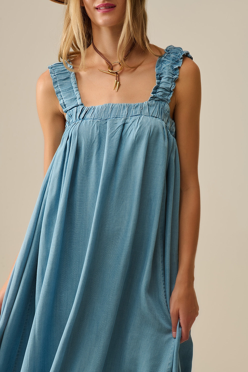 Robe longue à bretelles volantées en tissu tencel bleu clair
