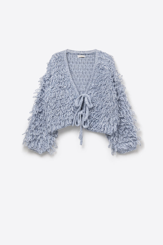 Cardigan bleu en maille épaisse avec col en V et fermeture par un nœud sur le devant