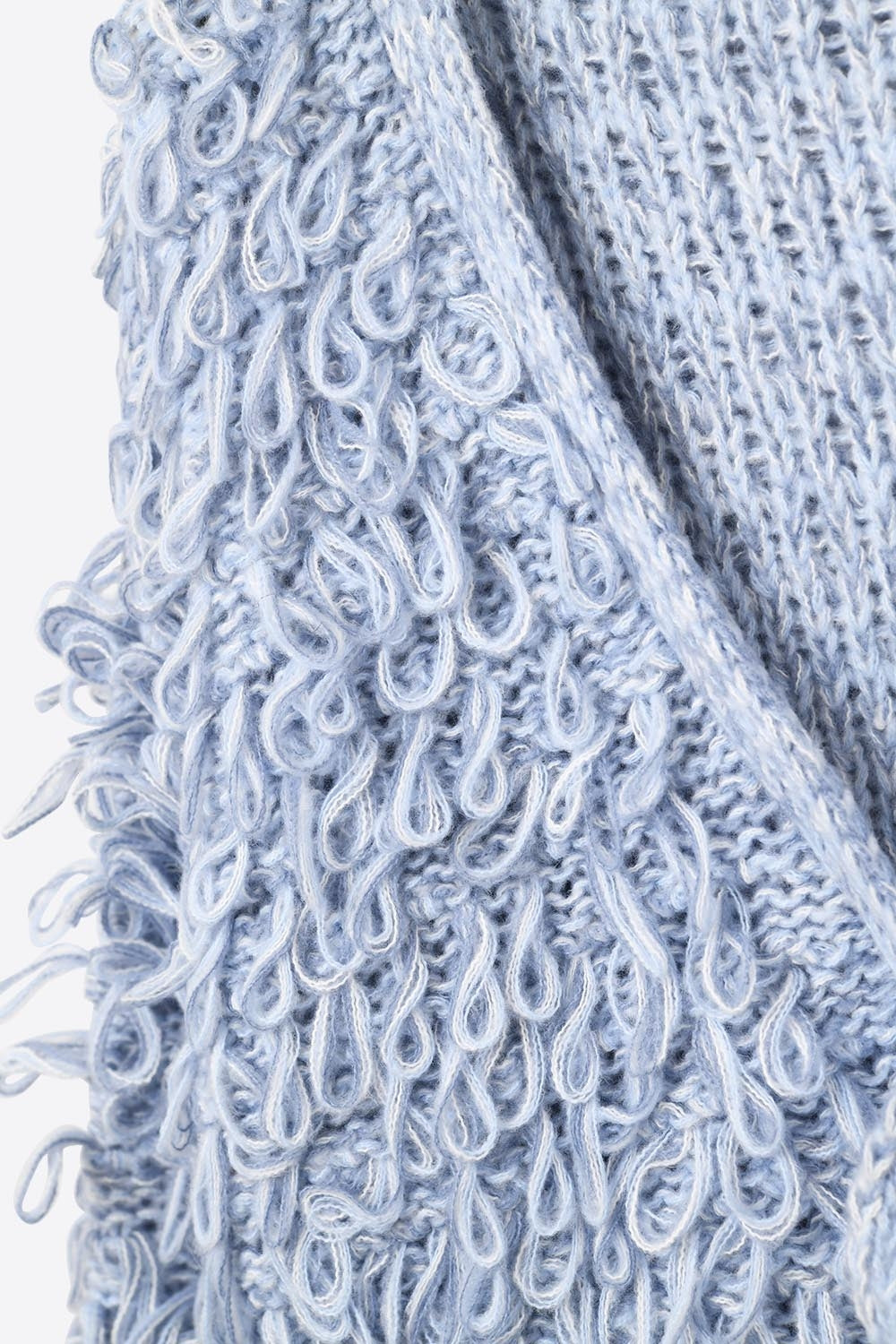 Cardigan bleu en maille épaisse avec col en V et fermeture par un nœud sur le devant