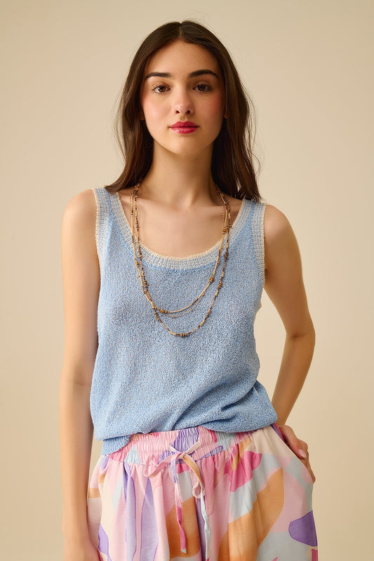 Débardeur en tricot bleu clair avec bordures blanches