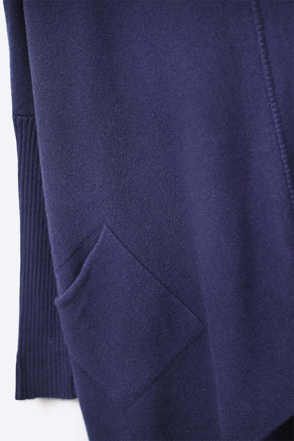 Pull oversize marine avec poches sur le devant