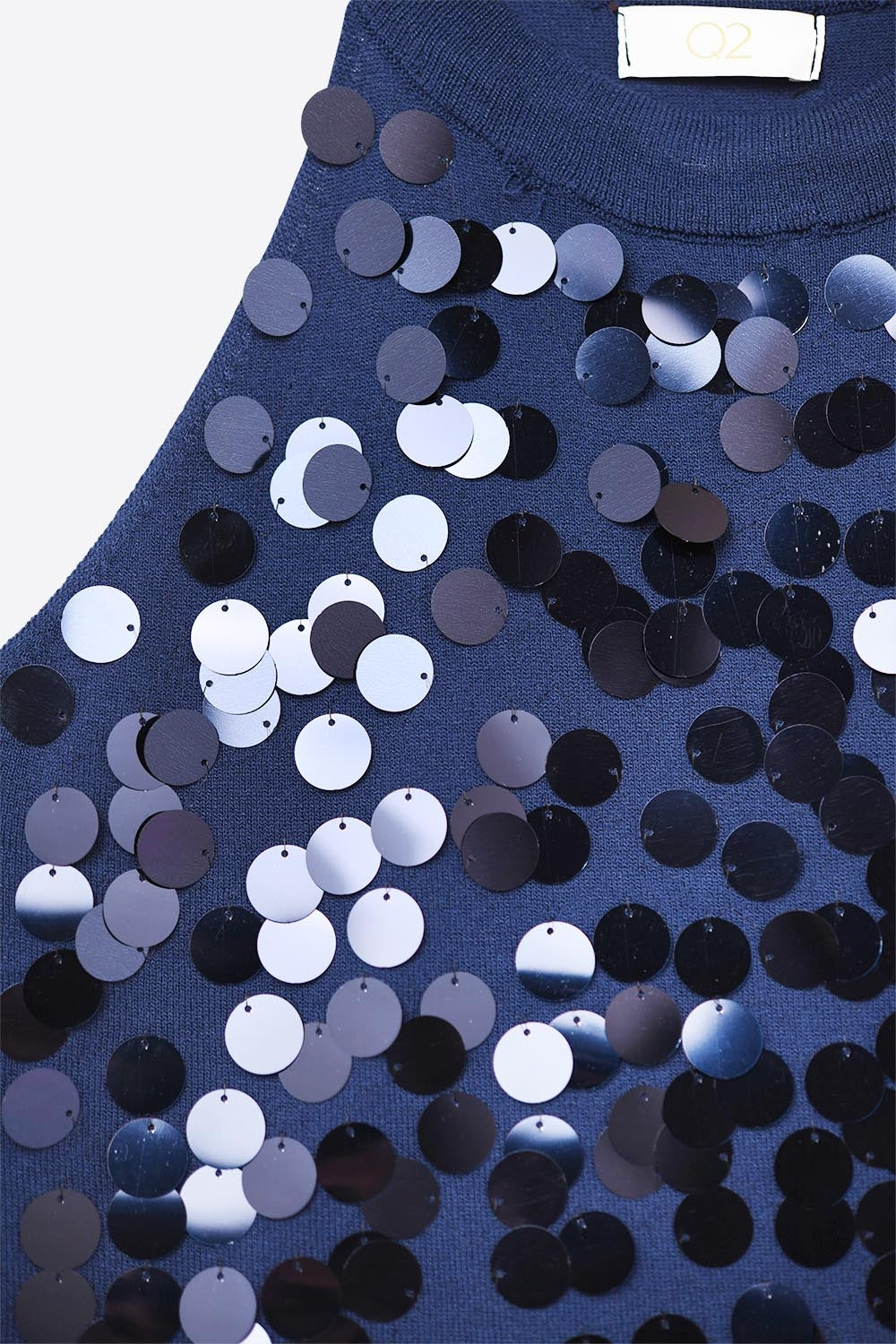 Top en tricot marine avec détails en paillettes