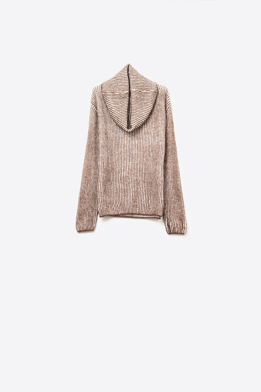 Pull en maille côtelée marron à col roulé