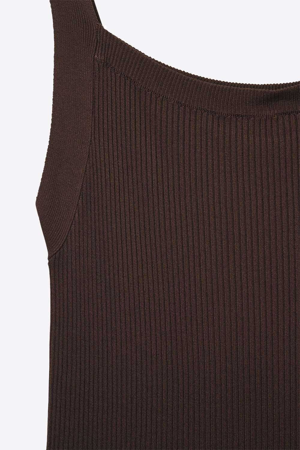 Top en tricot côtelé marron avec larges bretelles