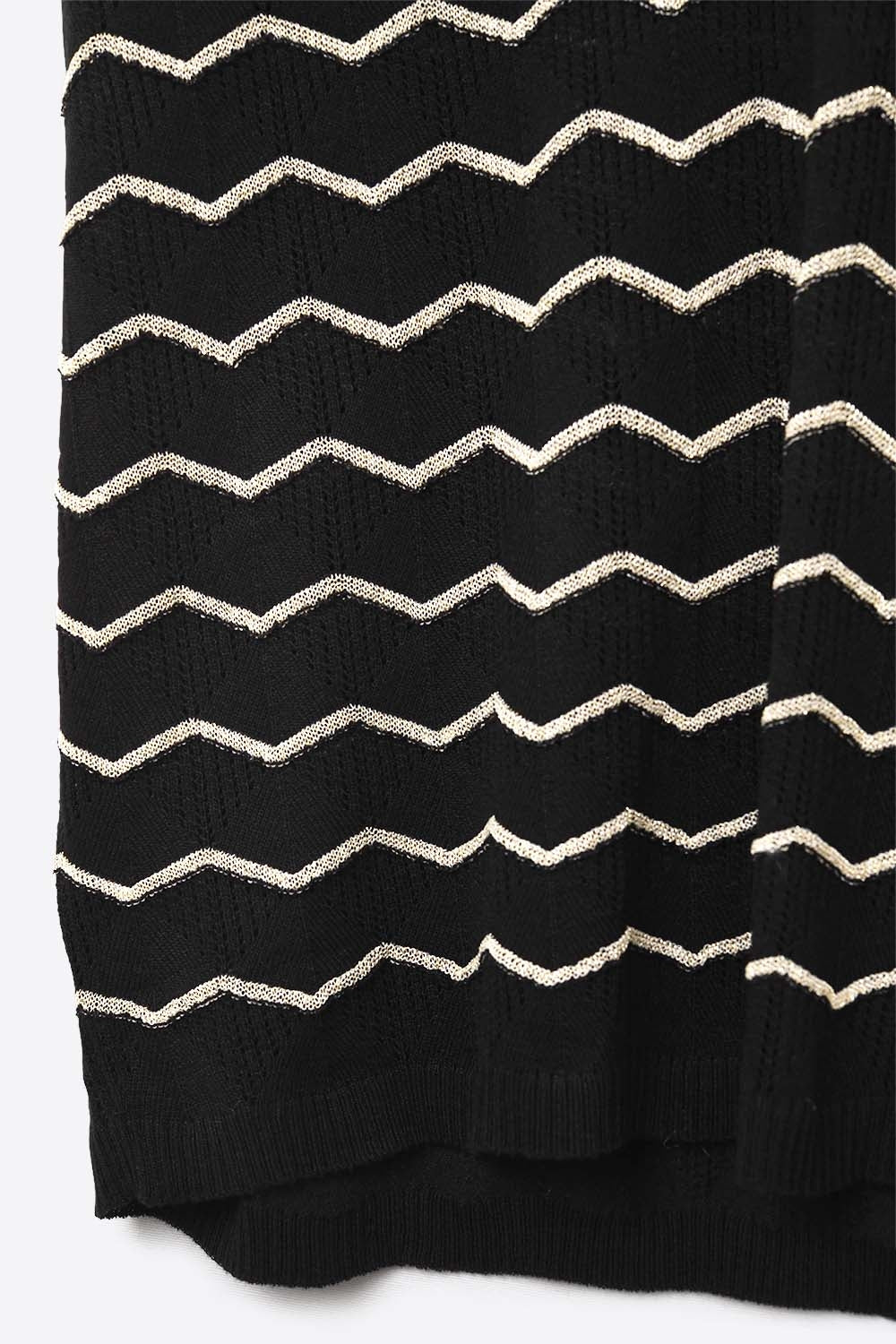 Pull Zigzag à col en V et manches tombantes en noir